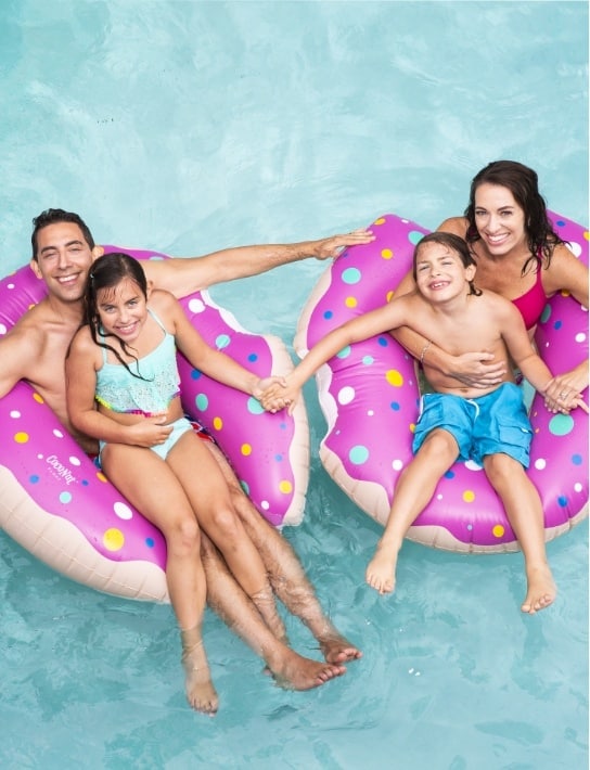 Evan Marc Katz with his wife and 2 kids on the pool